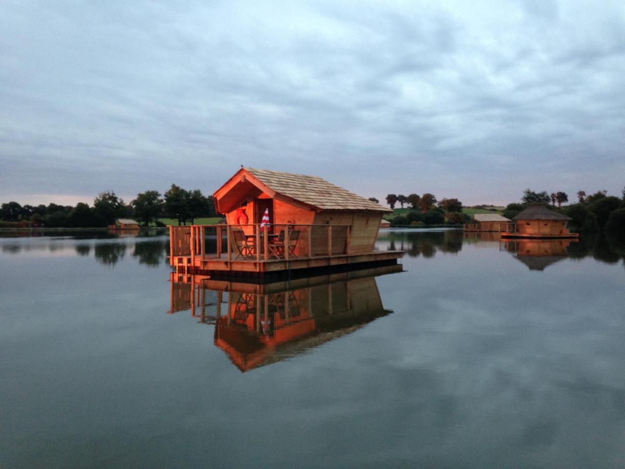 Village Flottant De Pressac מראה חיצוני תמונה